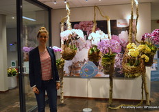 Birgitte Verheij-Verkaar of Anthura presenting Manta Maori. A ‘next generation’ phalaenopis that they will put on the market with a group of growers.